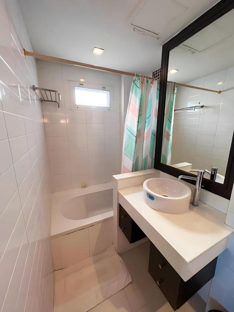 Go Inn Thonglor 23 โกอินน์ ทองหล่อ 23 X Бангкок Экстерьер фото